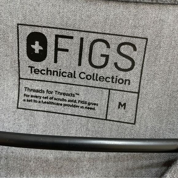 FIGS CASMA SCRUB TOP IN GRAY - Picture 4 of 6